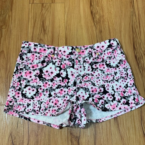 Juicy Couture Pink Floral High Rise Shorts - Picture 2 of 10